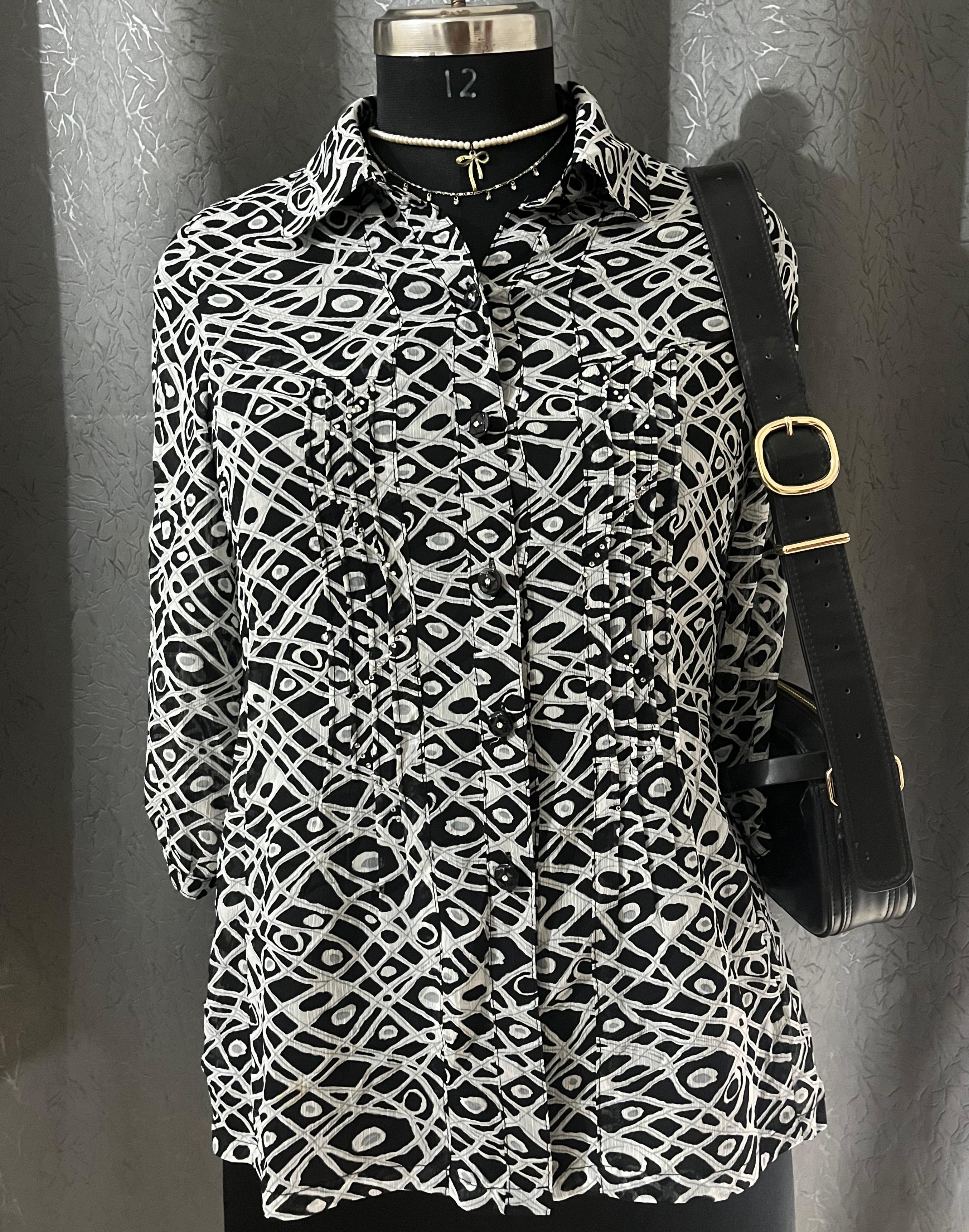 Vintage Abstract Black & White Shirt (Size M)