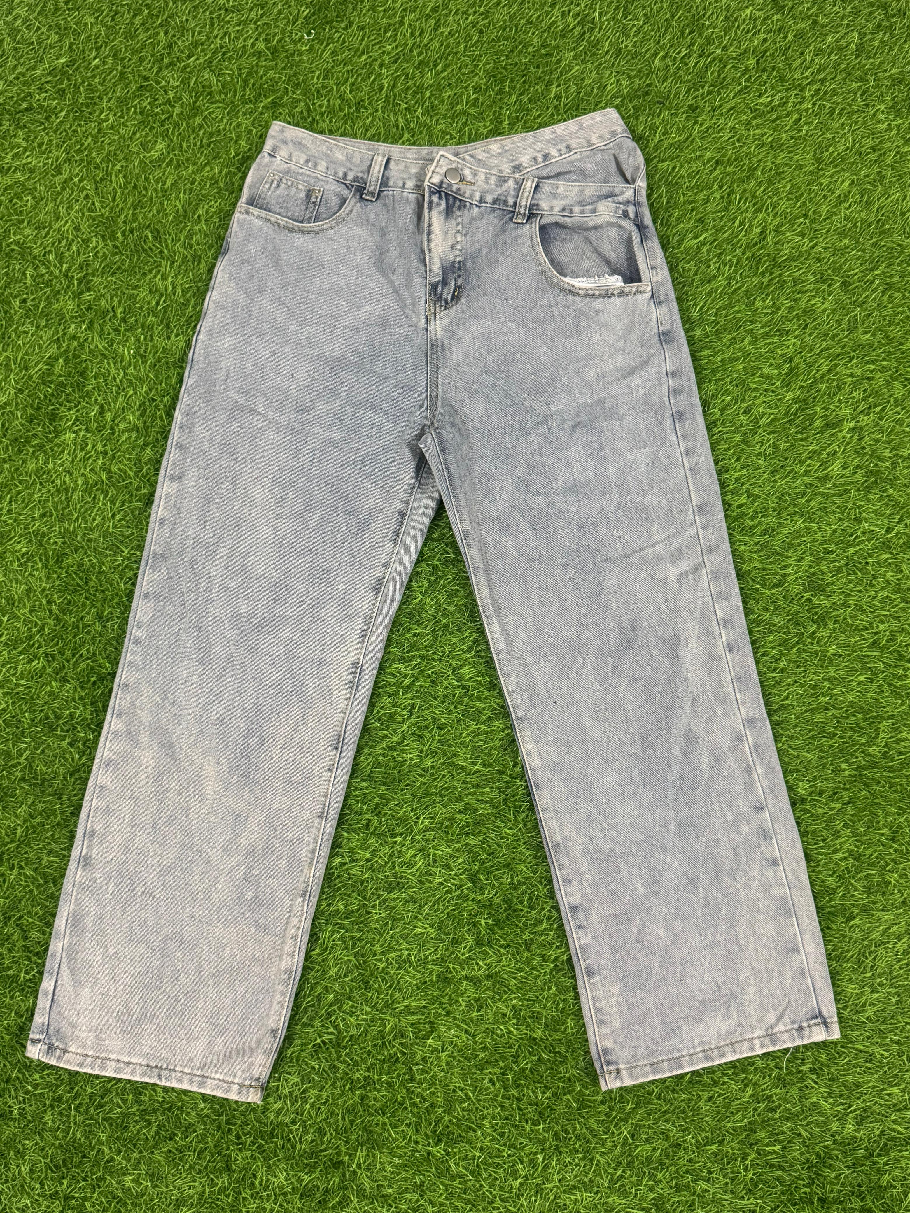 Vintage Light Wash Denim Jeans – Waist 32 (Length 40")
