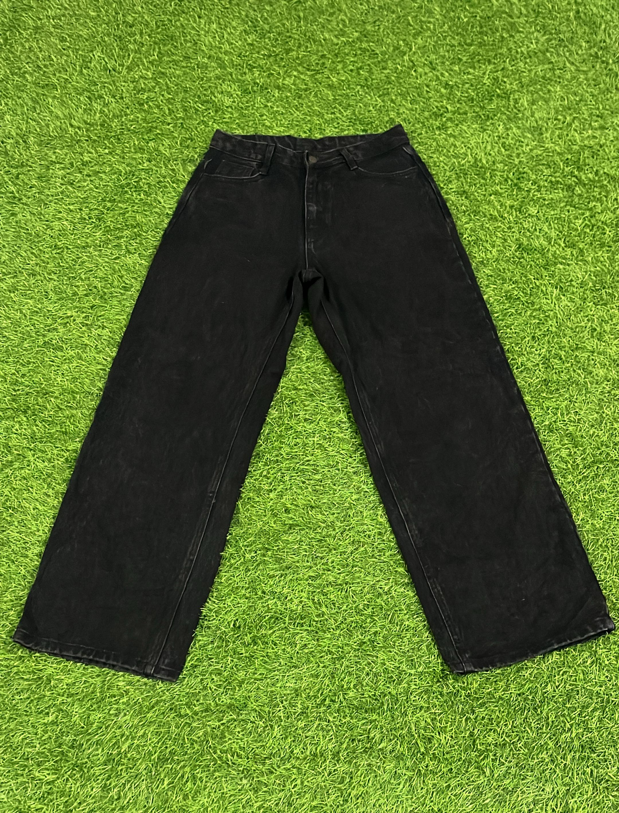 Classic Black Straight-Fit Denim – Timeless Wardrobe Staple