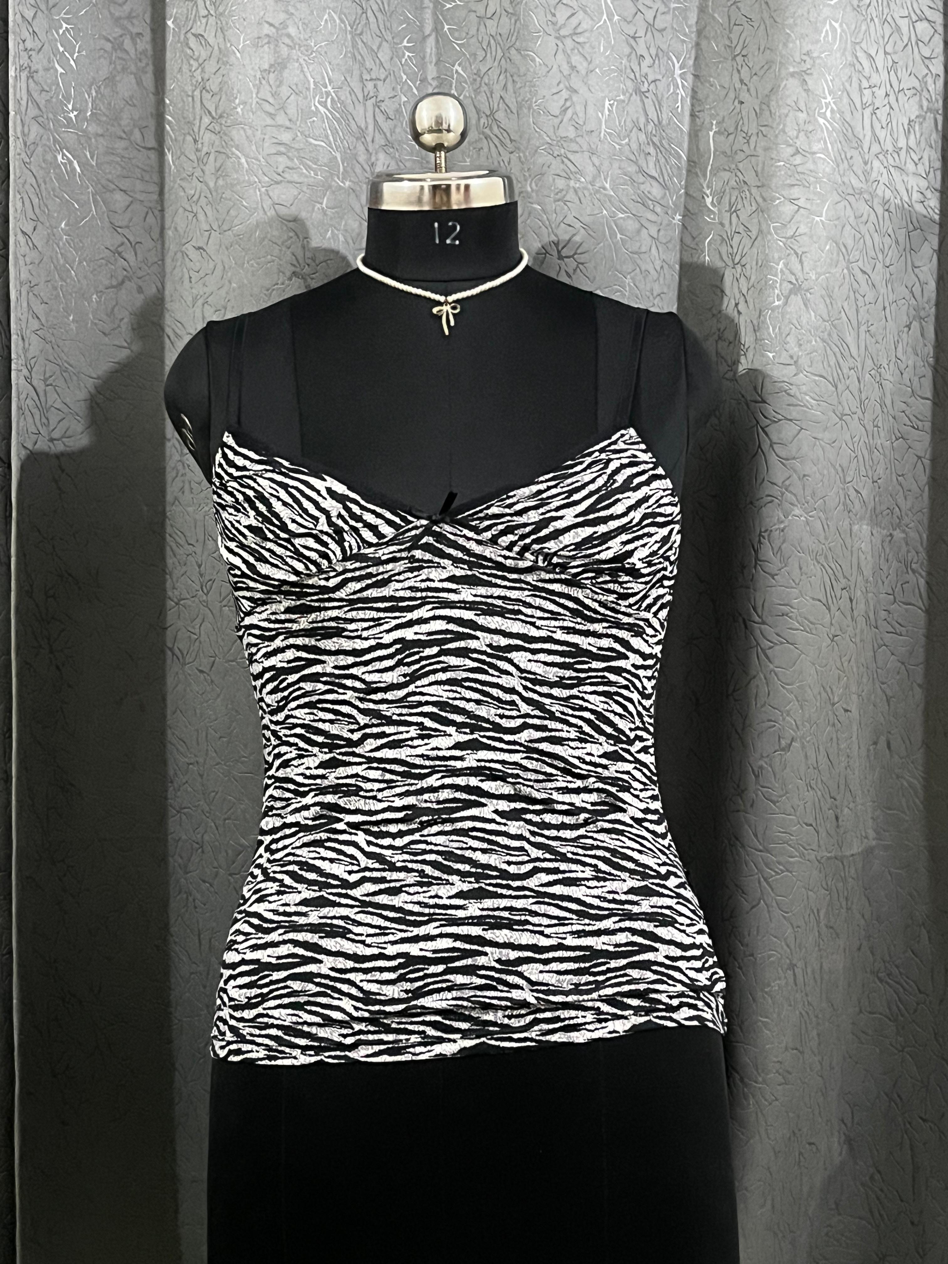 White Sleeveless Crop Top – Size M | Minimalist Essential