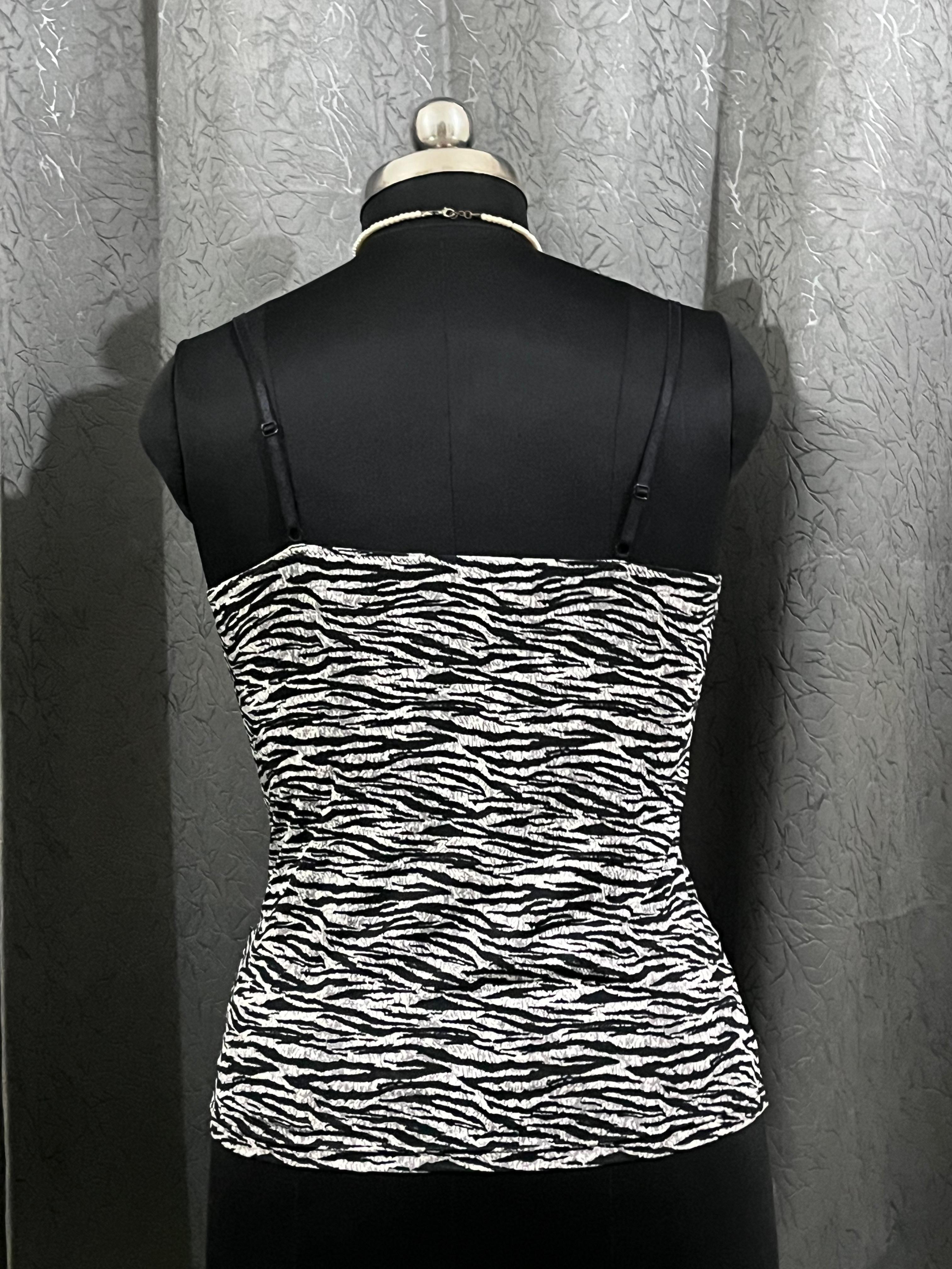 White Sleeveless Crop Top – Size M | Minimalist Essential