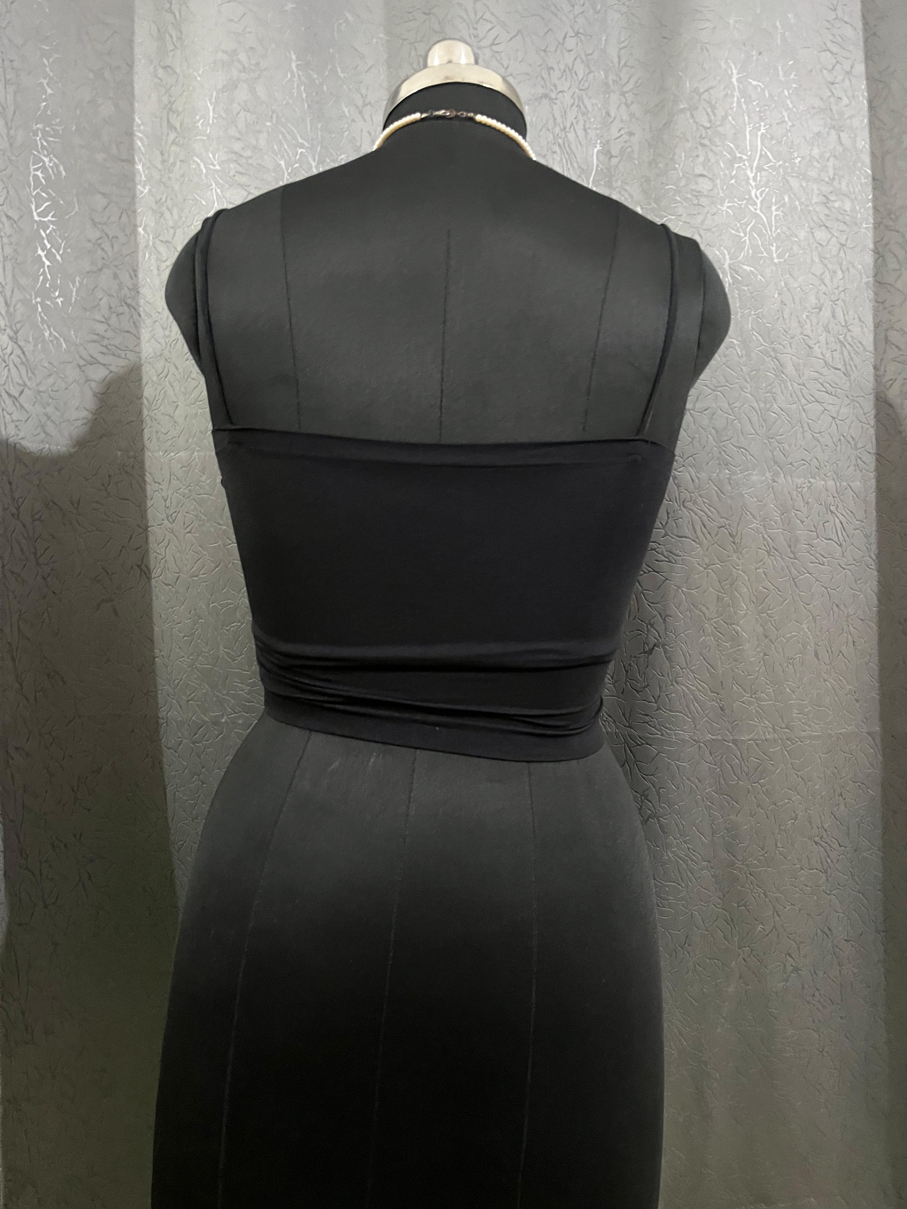 Classic Black Fitted Crop Top – Size M