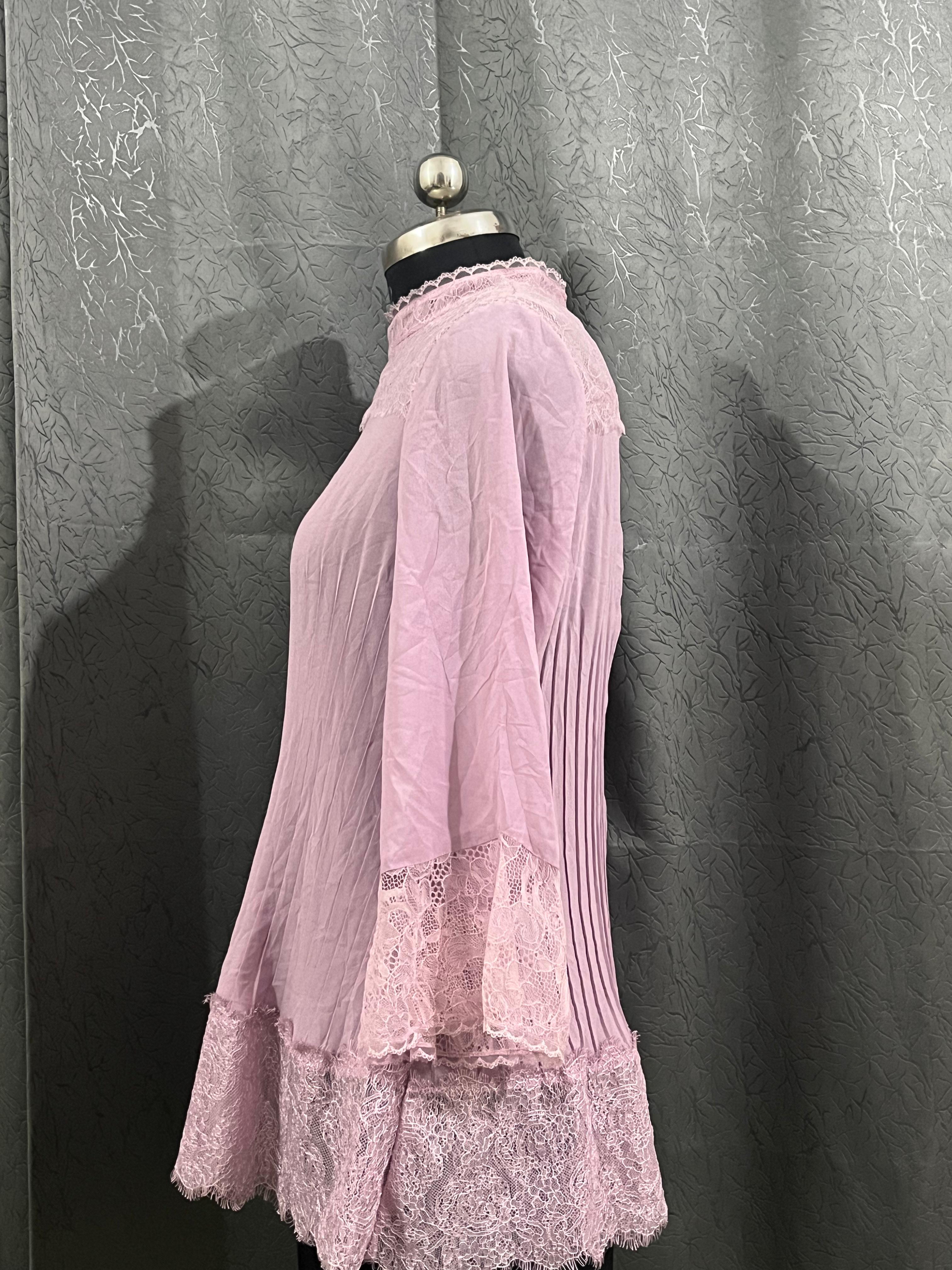 Lavender lace-detailed pleated tunic top (Size L)