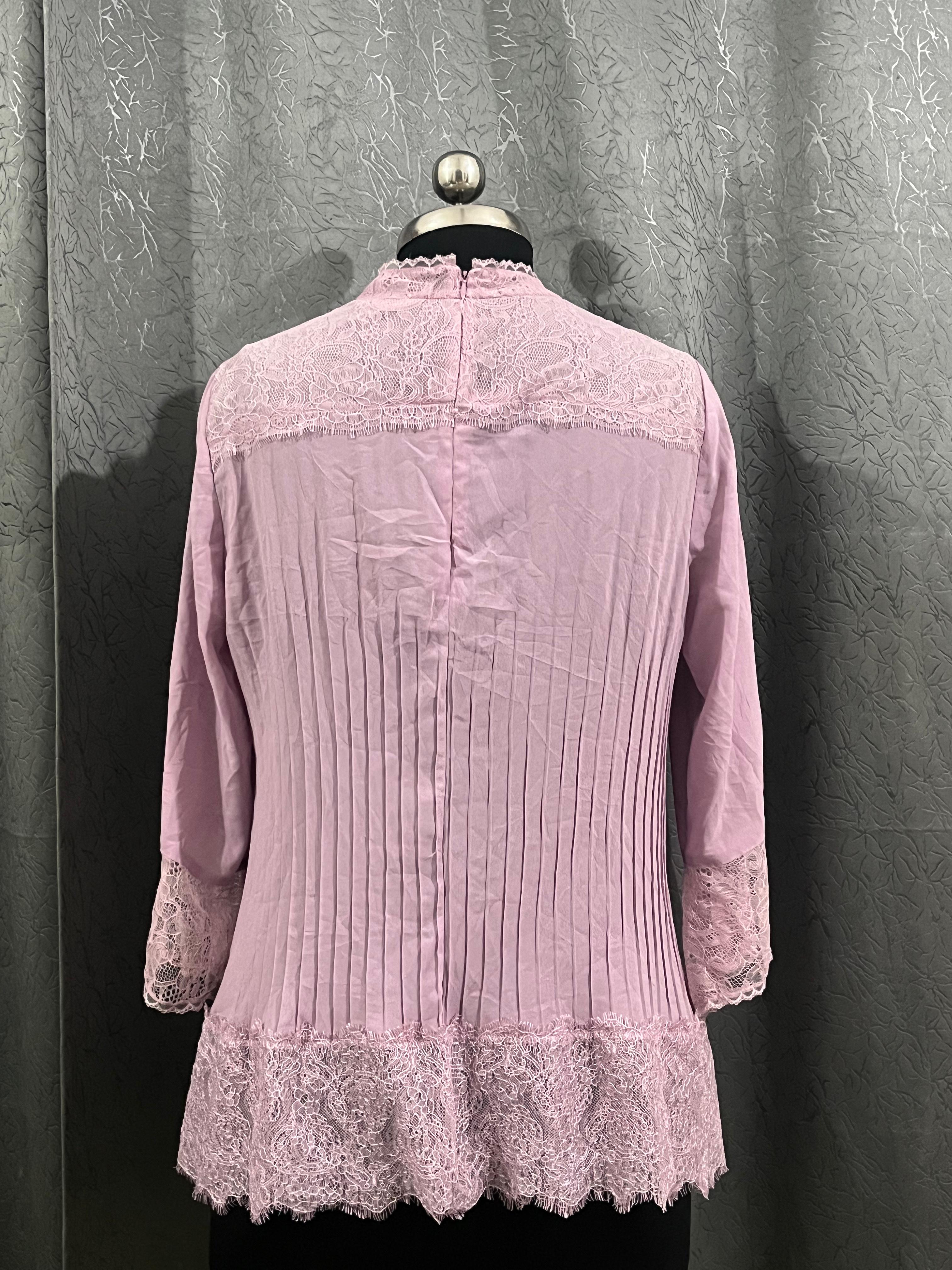 Lavender lace-detailed pleated tunic top (Size L)