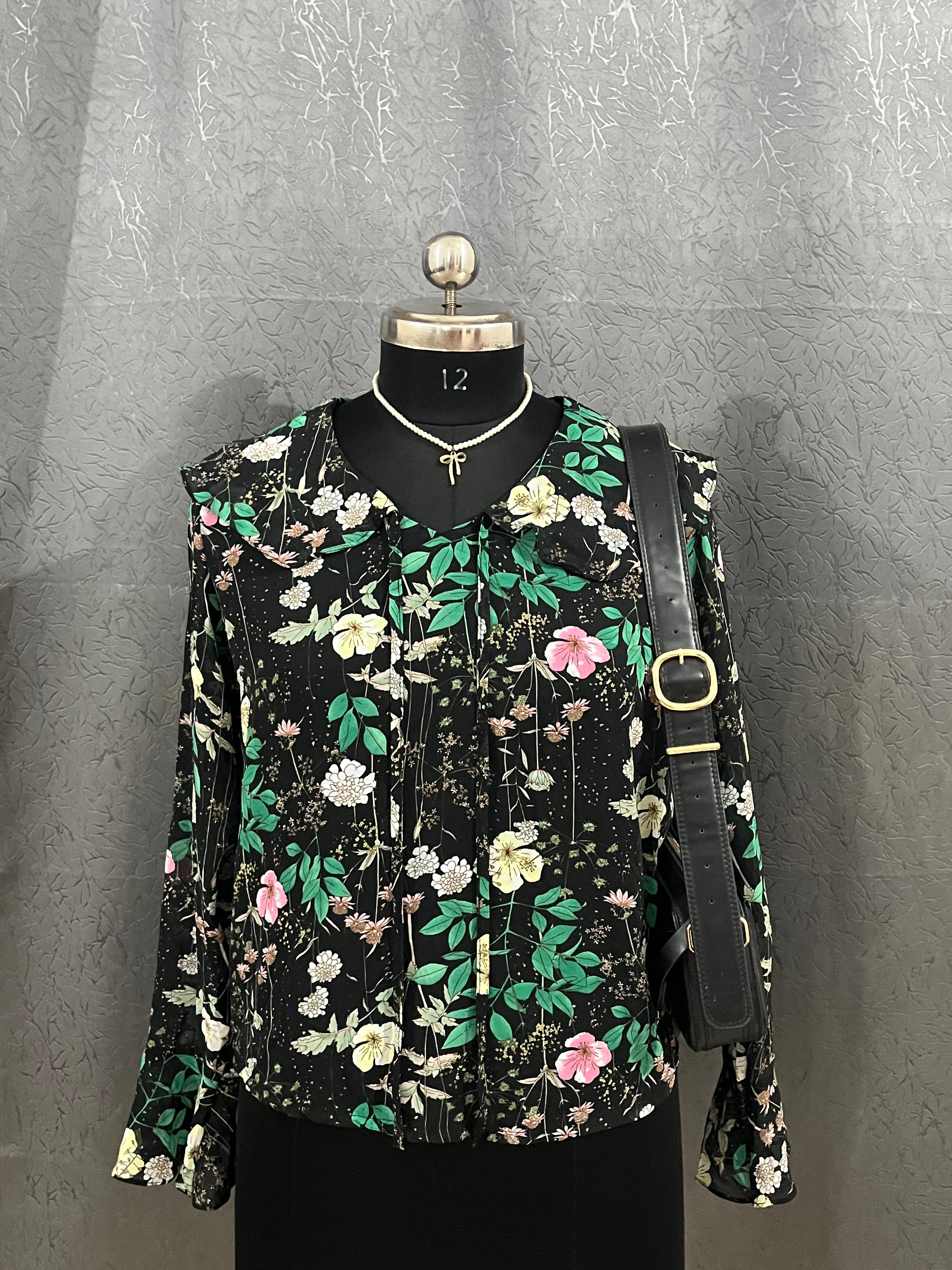 Vintage Black Floral Blouse with Ruffle Collar – Size M