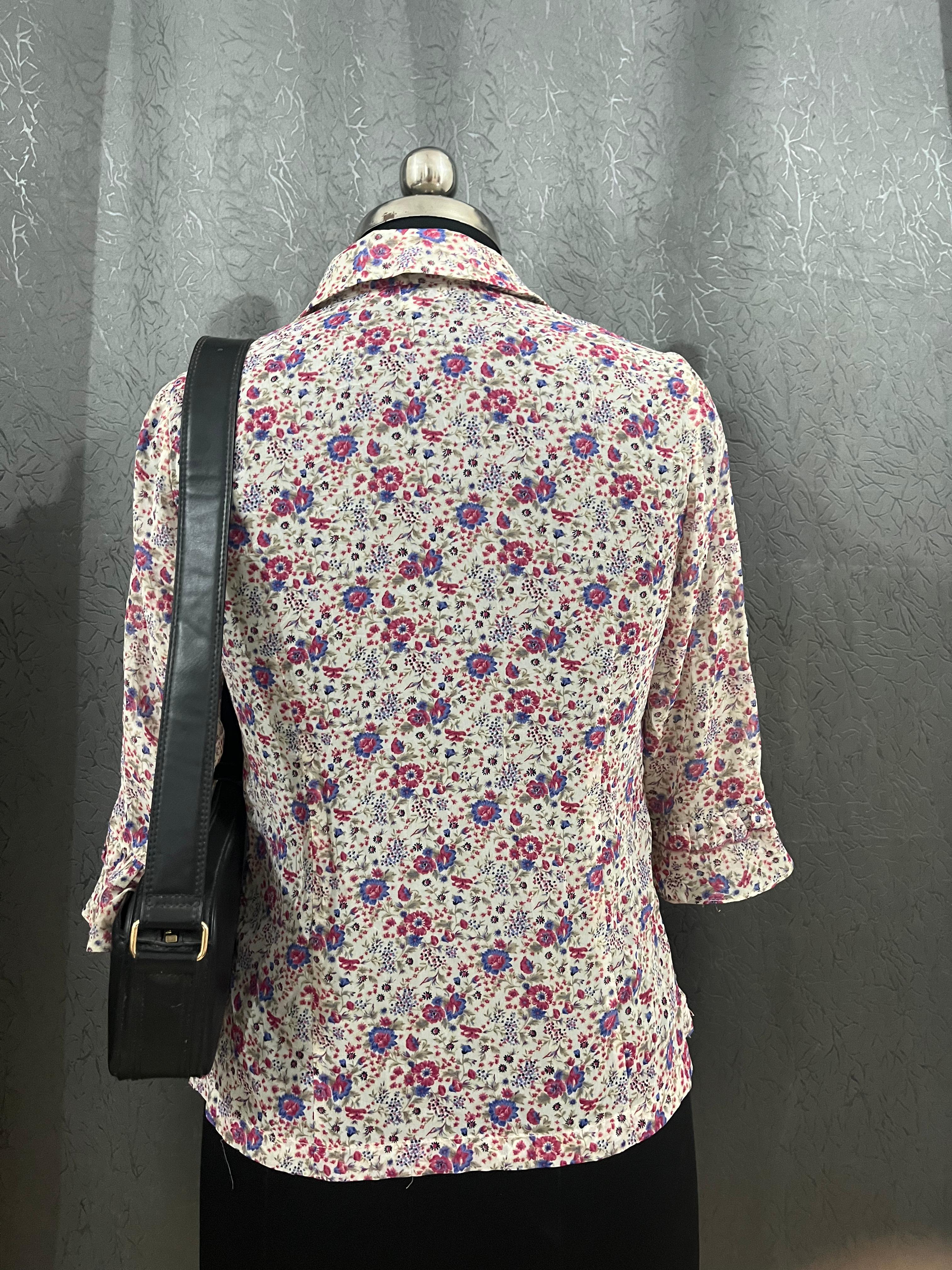Vintage-Inspired Floral Ruffle Blouse – Size M