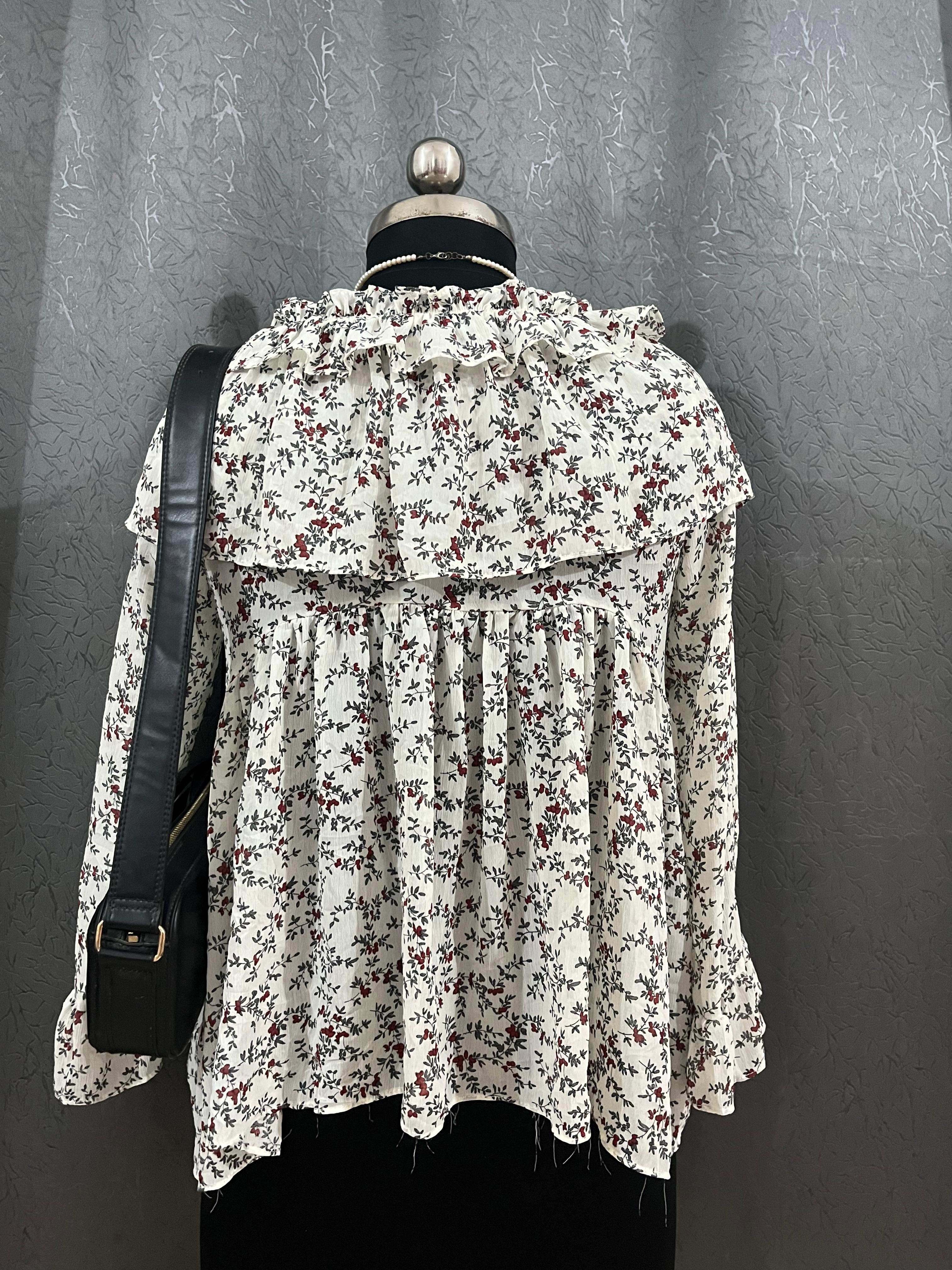 Vintage-Inspired Floral Ruffle Blouse – Size M