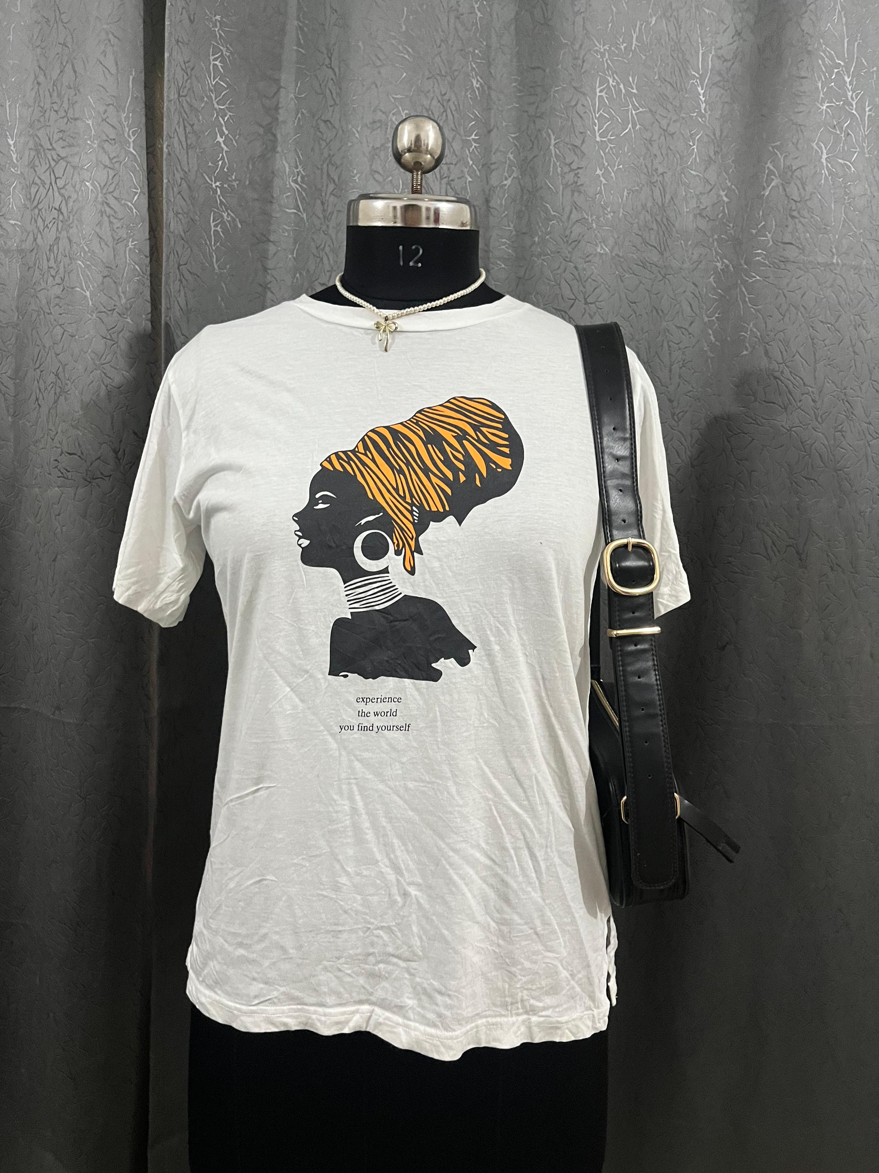 🌿 Graphic Tee – White | Size M