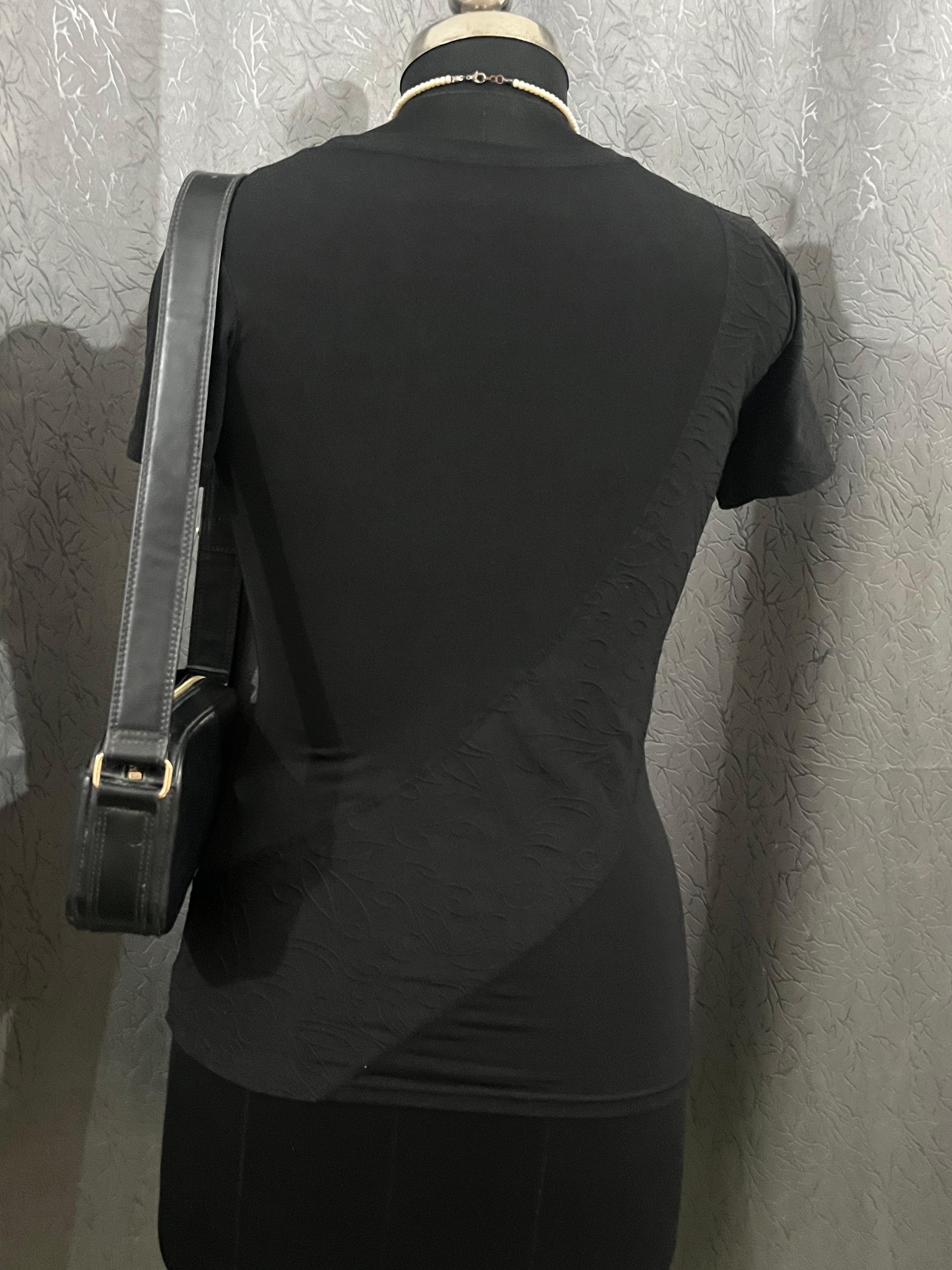 Classic Black Fitted T-Shirt (Size M)