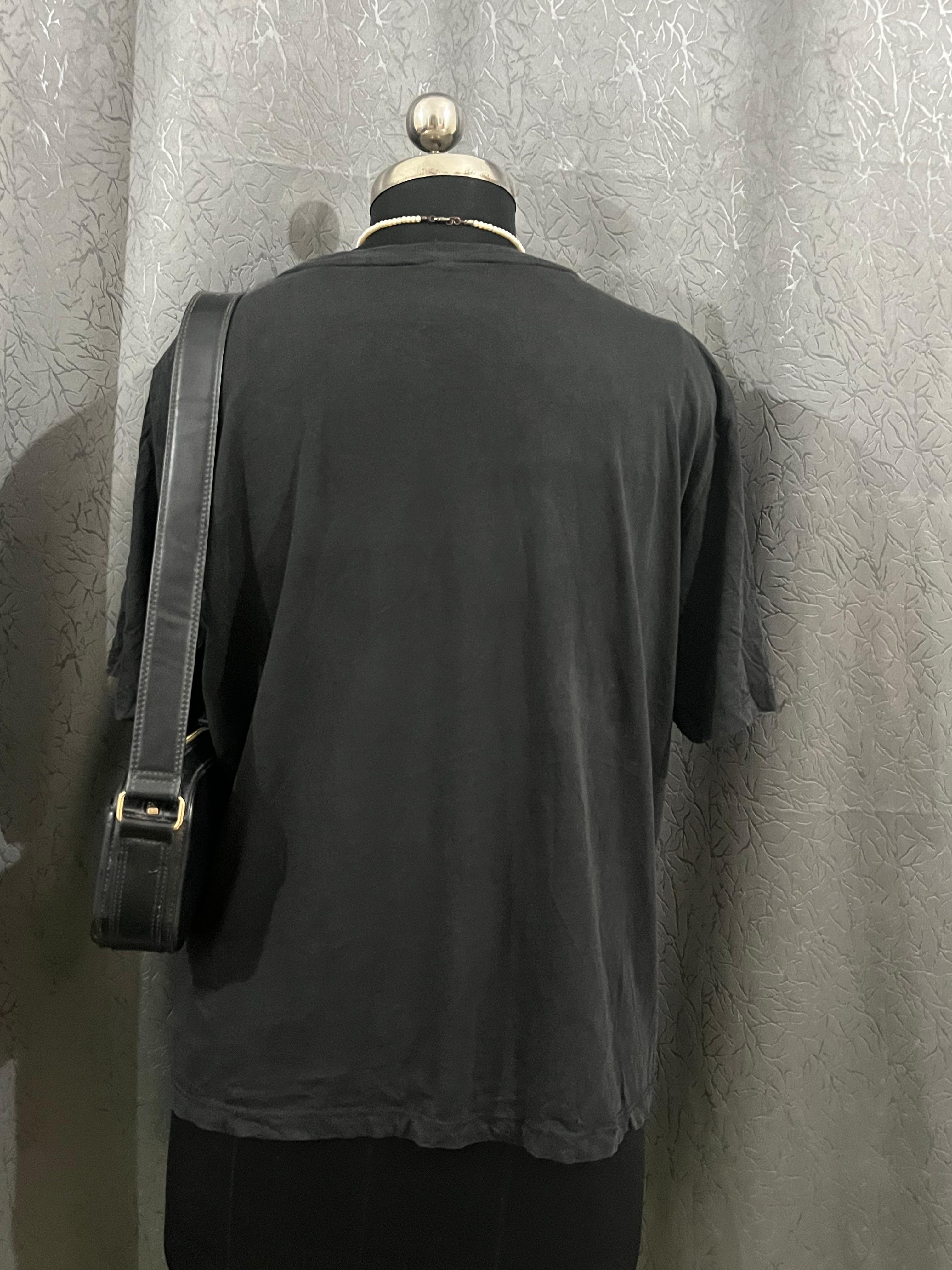 Black Oversized Graphic Tee – “Tout Arrive Pour Une Raison” (Size XL)