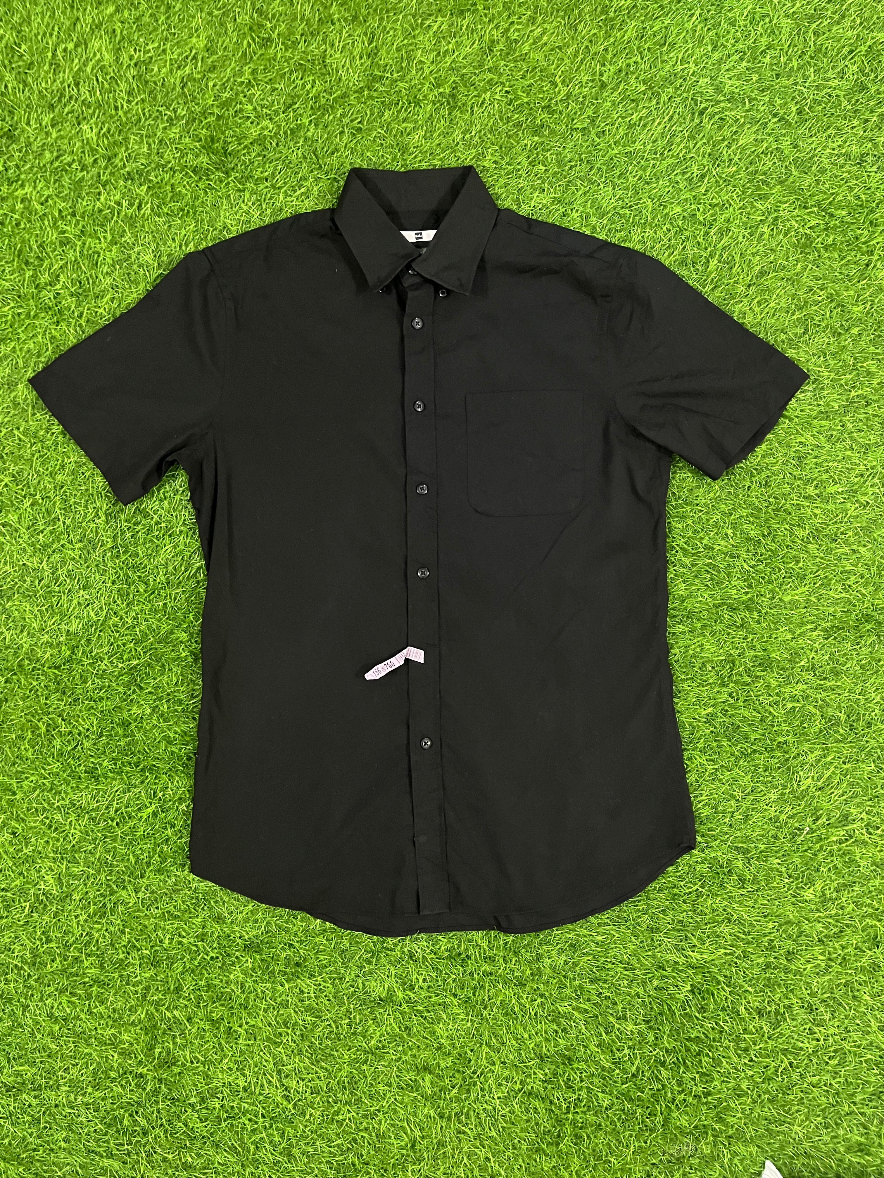 Sleek Black Short-Sleeve Button-Down Shirt – Size M