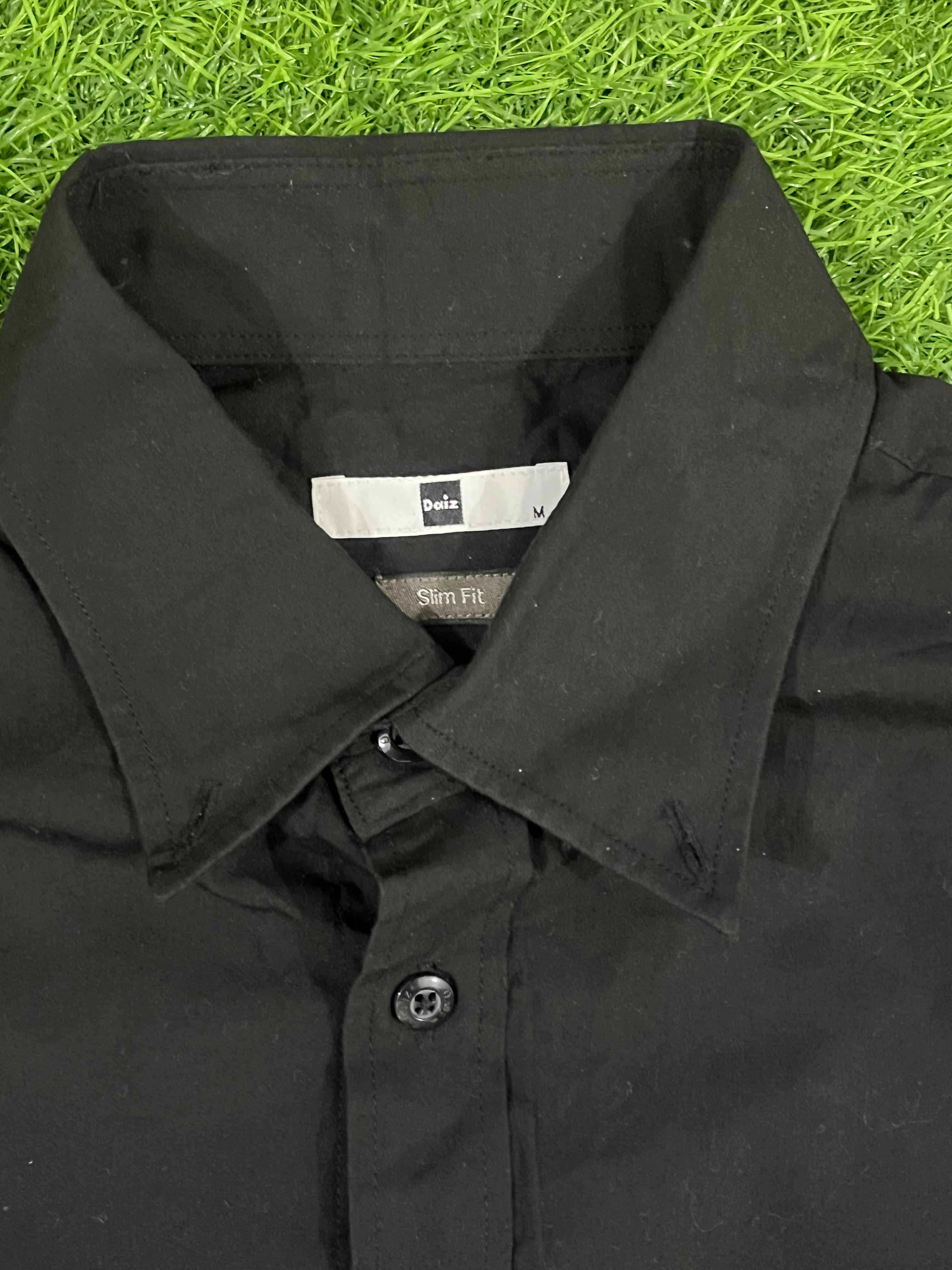 Sleek Black Short-Sleeve Button-Down Shirt – Size M