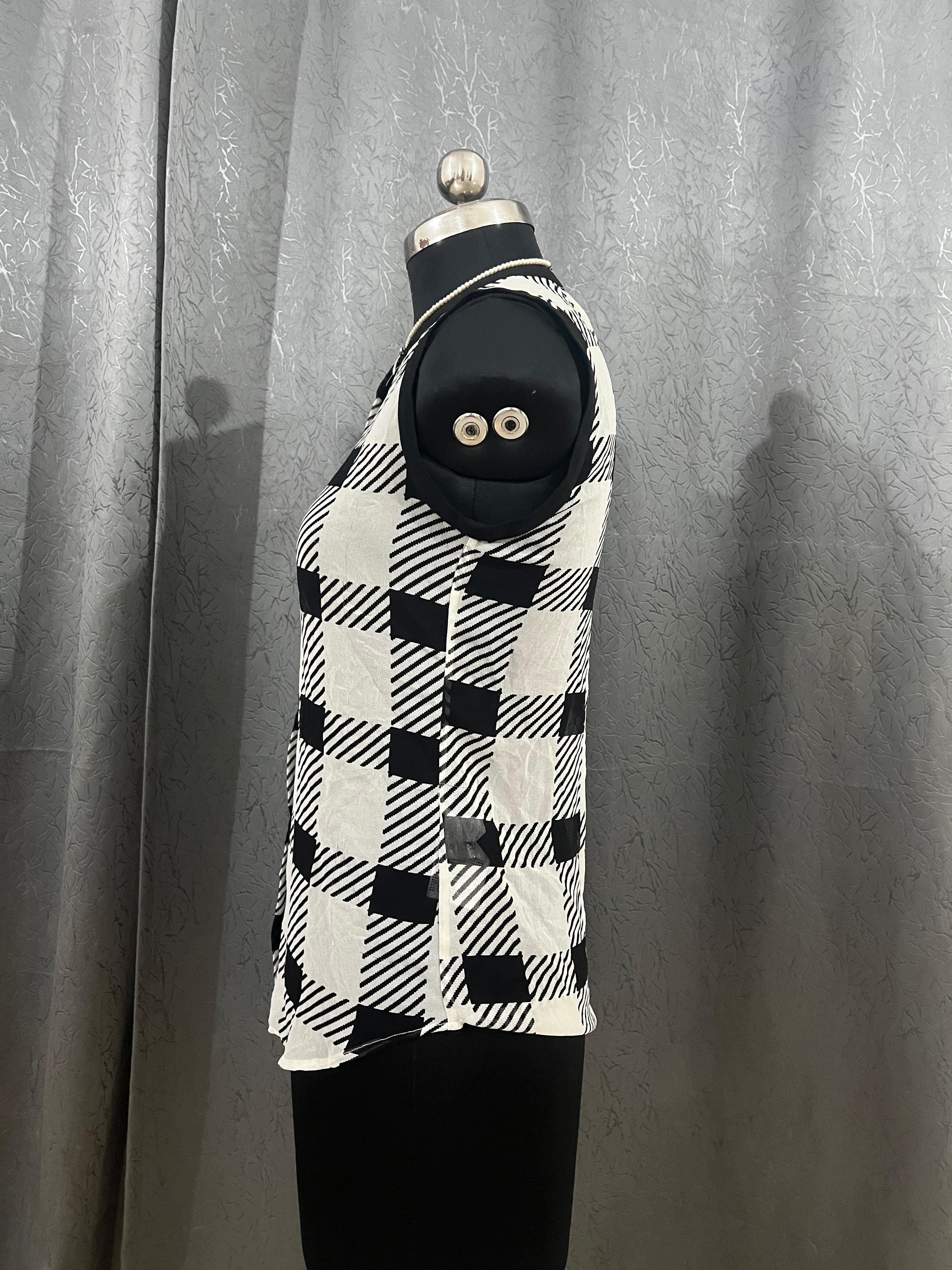 Vintage Black & White Check Sleeveless Button-Down – Size L