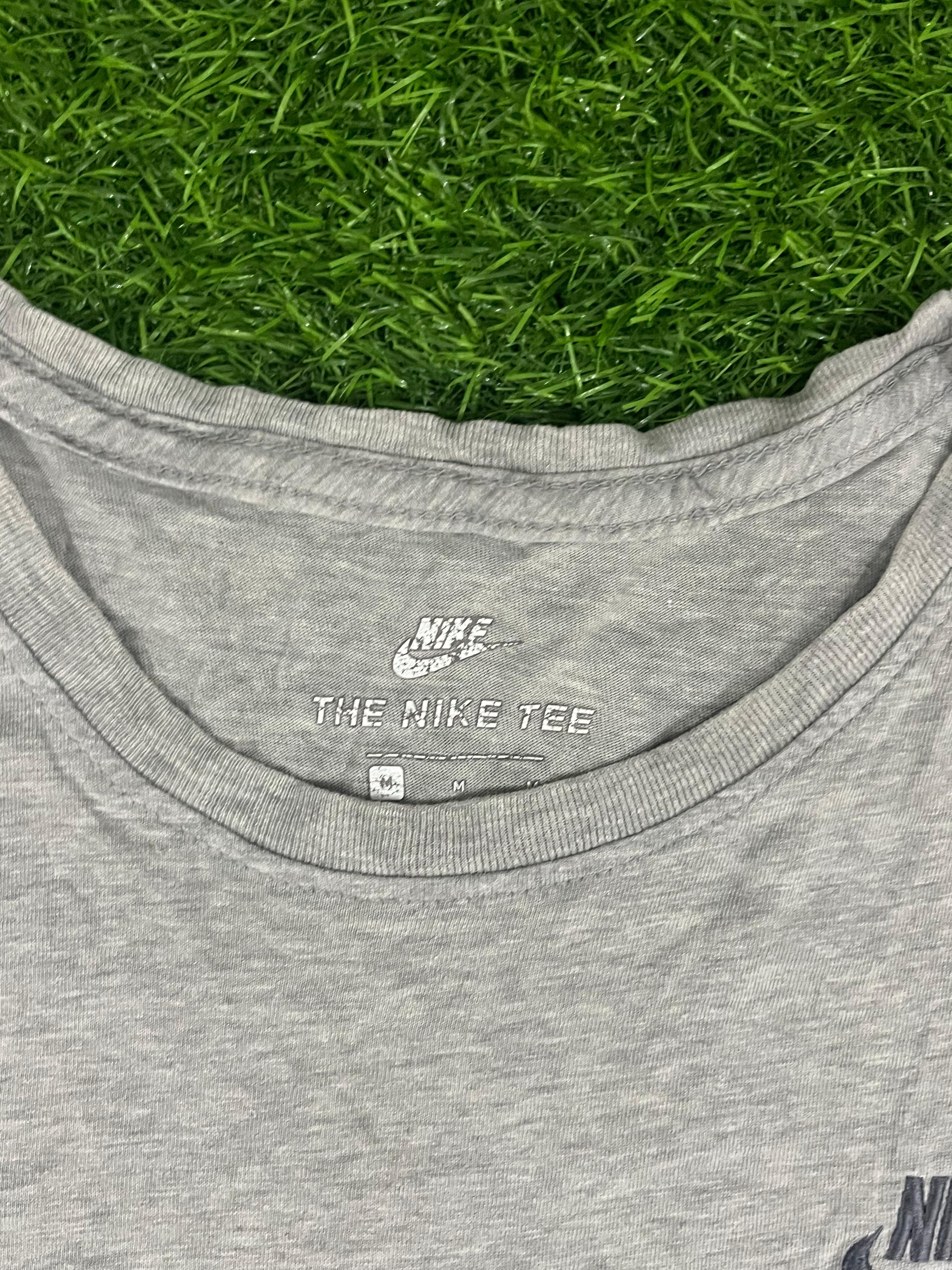 Nike Grey Essential Tee – Minimal Logo (M)