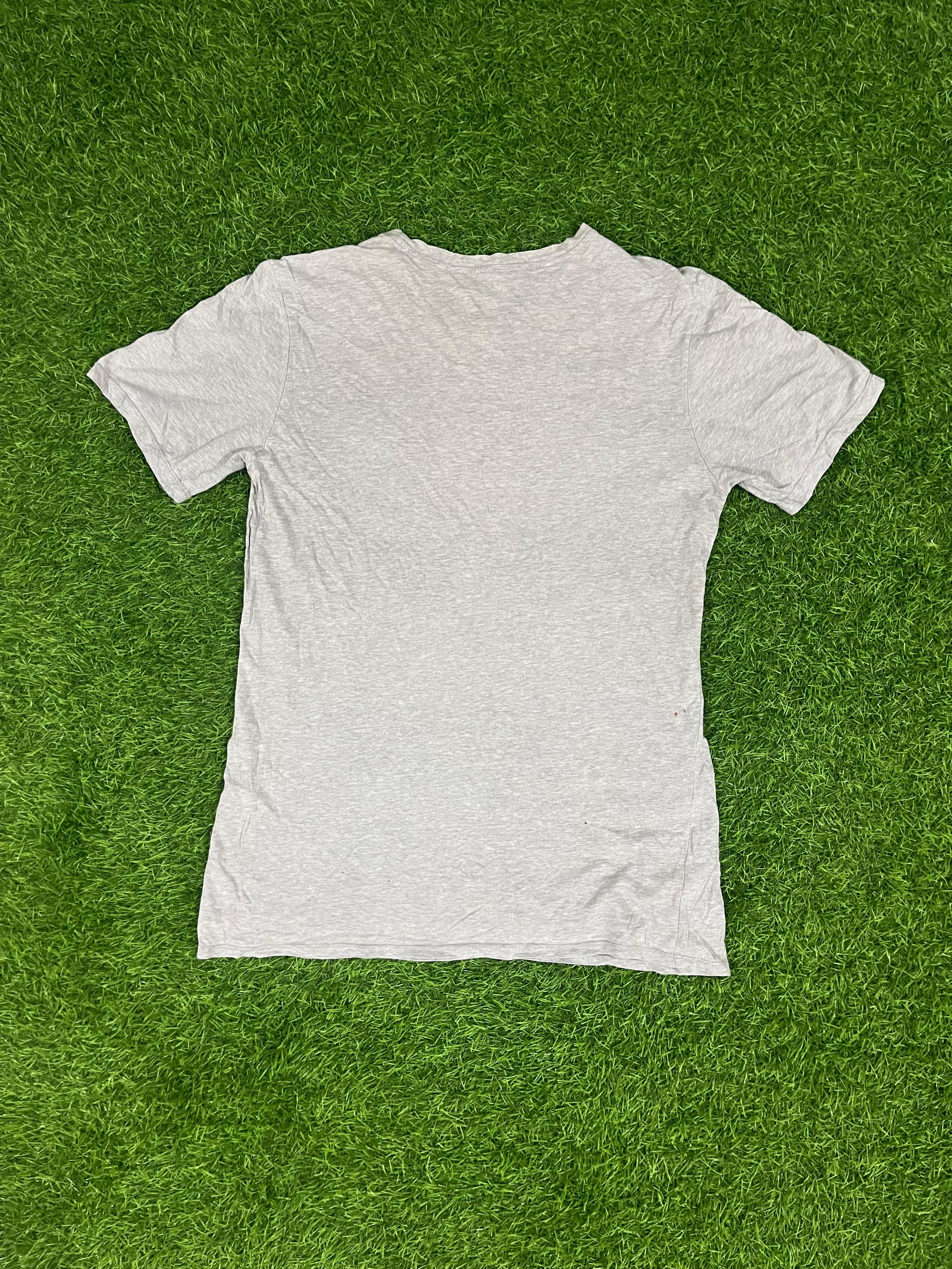 Nike Grey Essential Tee – Minimal Logo (M)
