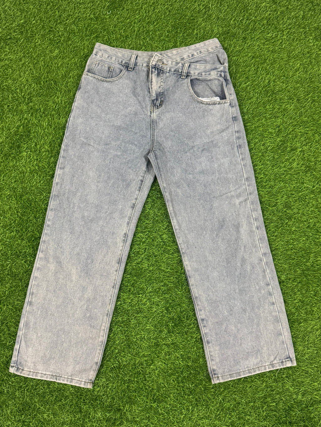 Vintage Light Wash Denim Jeans – Waist 32 (Length 40")