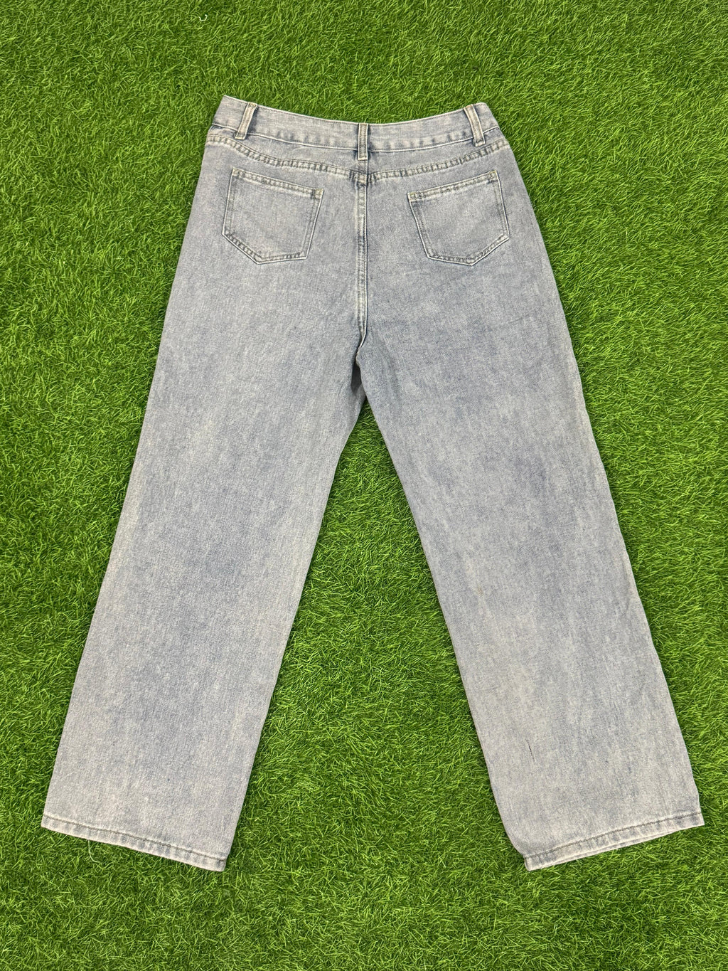 Vintage Light Wash Denim Jeans – Waist 32 (Length 40")