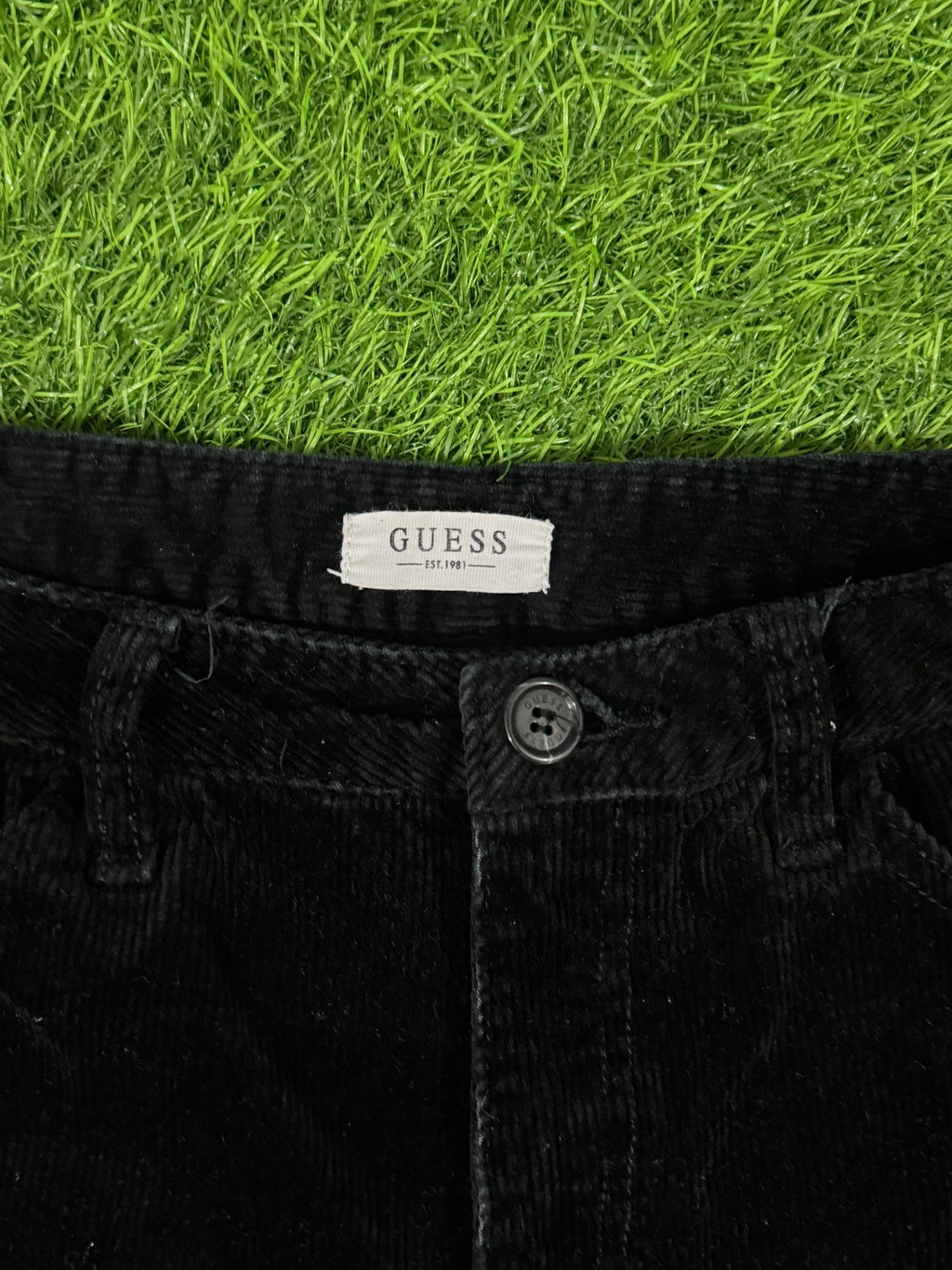 Guess Black Corduroy Pants – Waist 27 (Length 36")