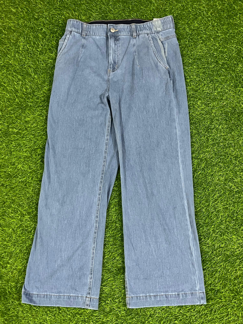 Vintage Light Blue Relaxed Fit Denim Jeans – Waist 30", Length 37"