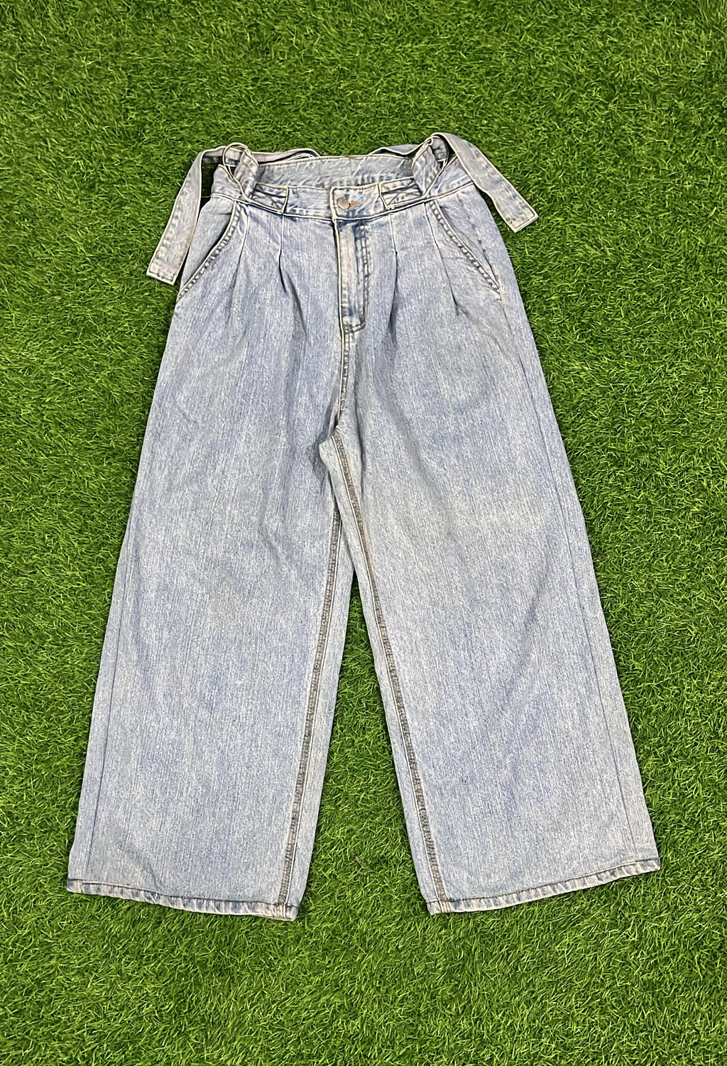 Vintage Light Wash Wide-Leg Jeans with Belt