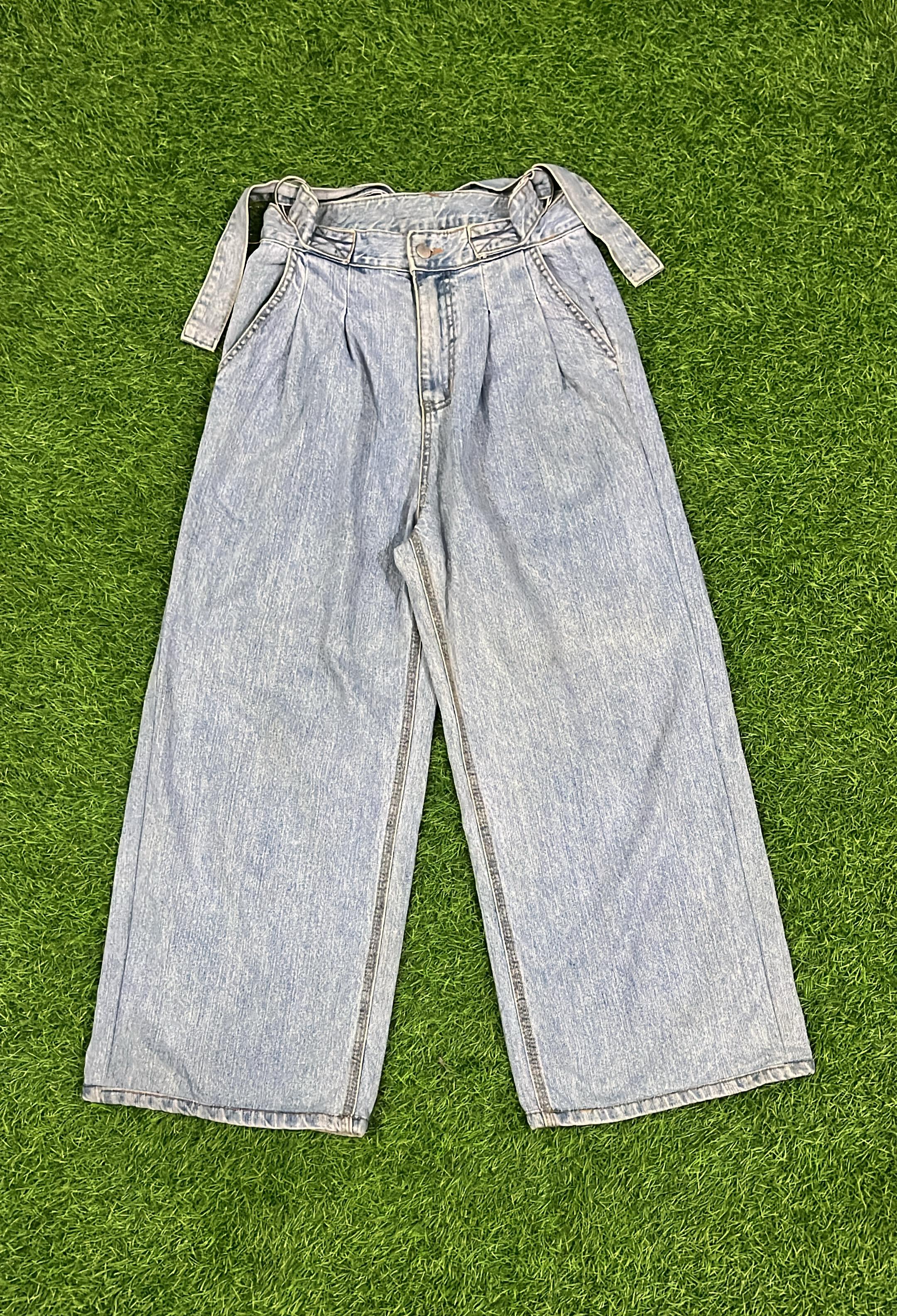 Vintage Light Wash Wide-Leg Jeans with Belt