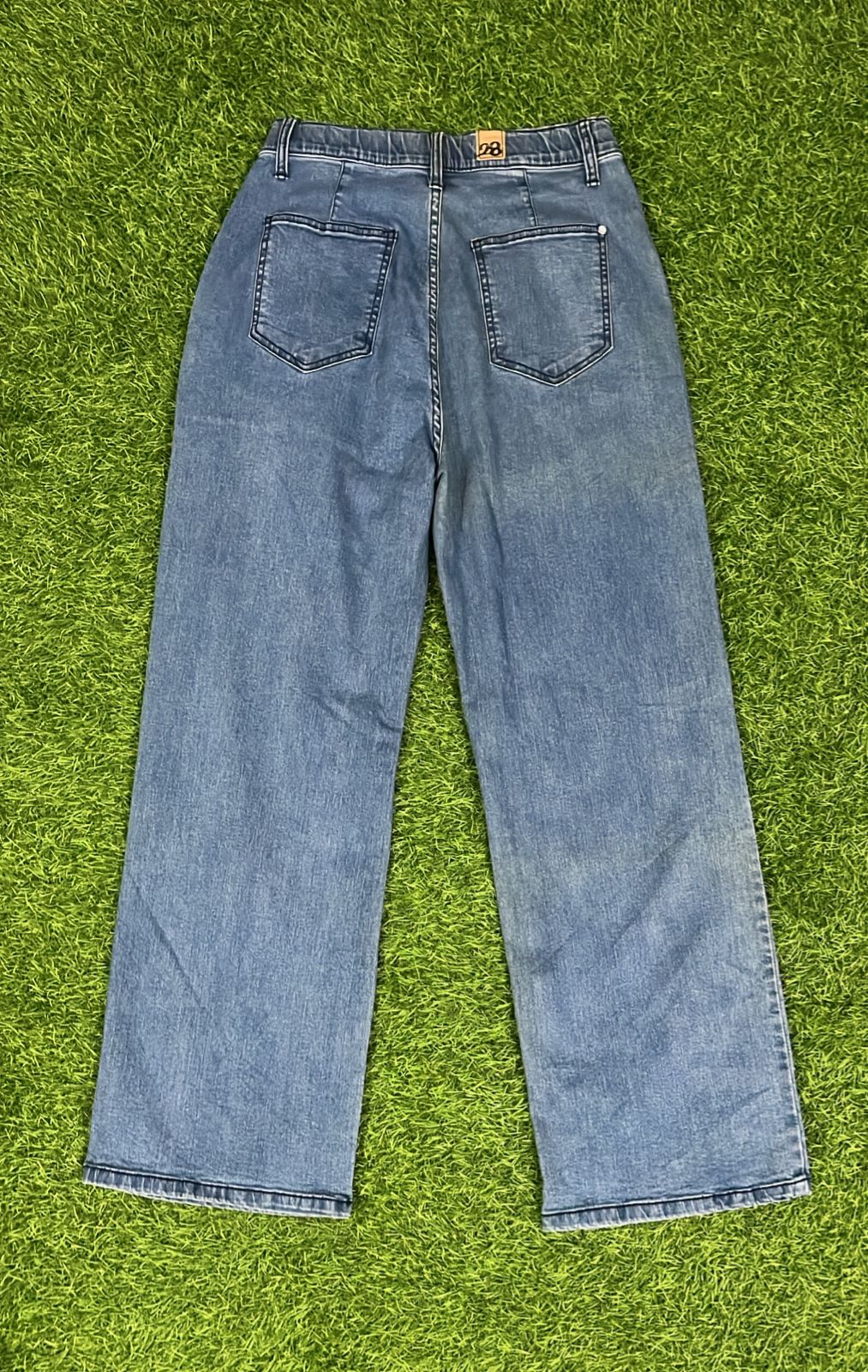 Vintage Blue Denim Straight Fit Jeans – Size 28ear