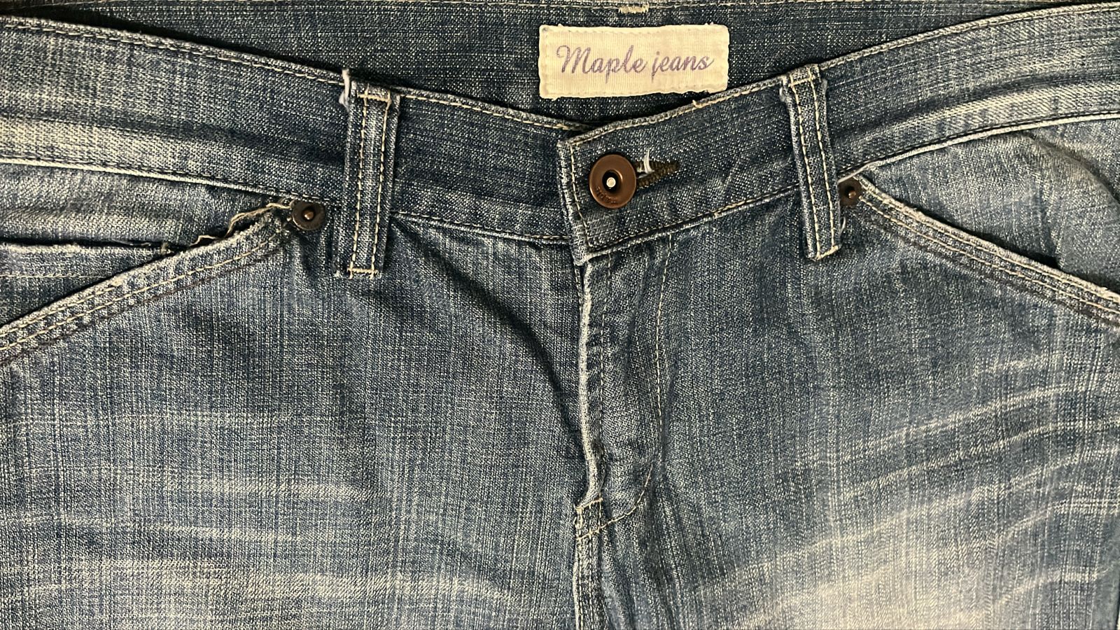 Vintage Maple Wide-Leg Jeans – Waist 16, Length 40