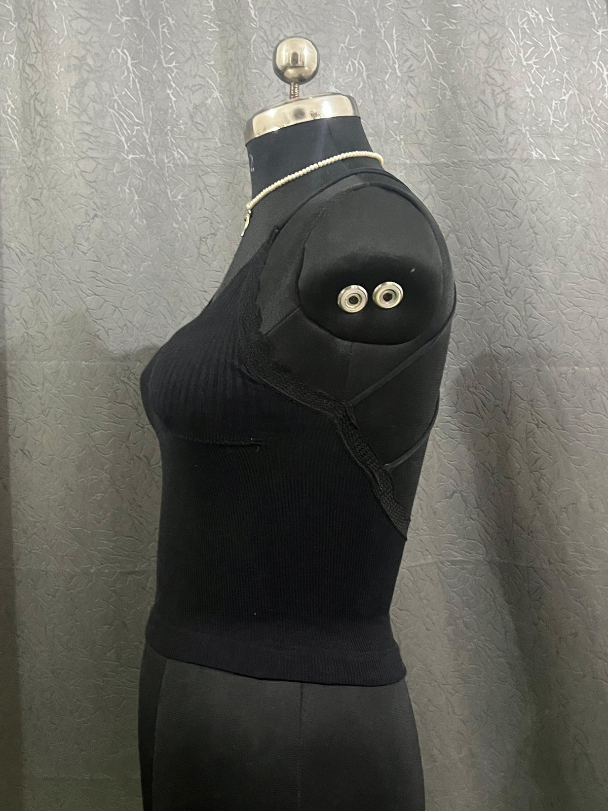 Black Ribbed Criss-Cross Back Crop Top – Size M