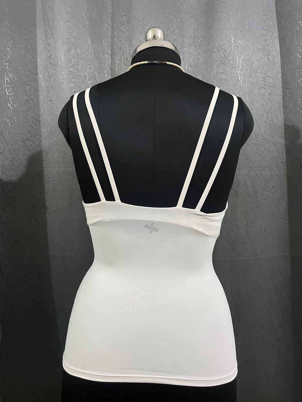 White Double-Strap Fitted Tank Top – Size L