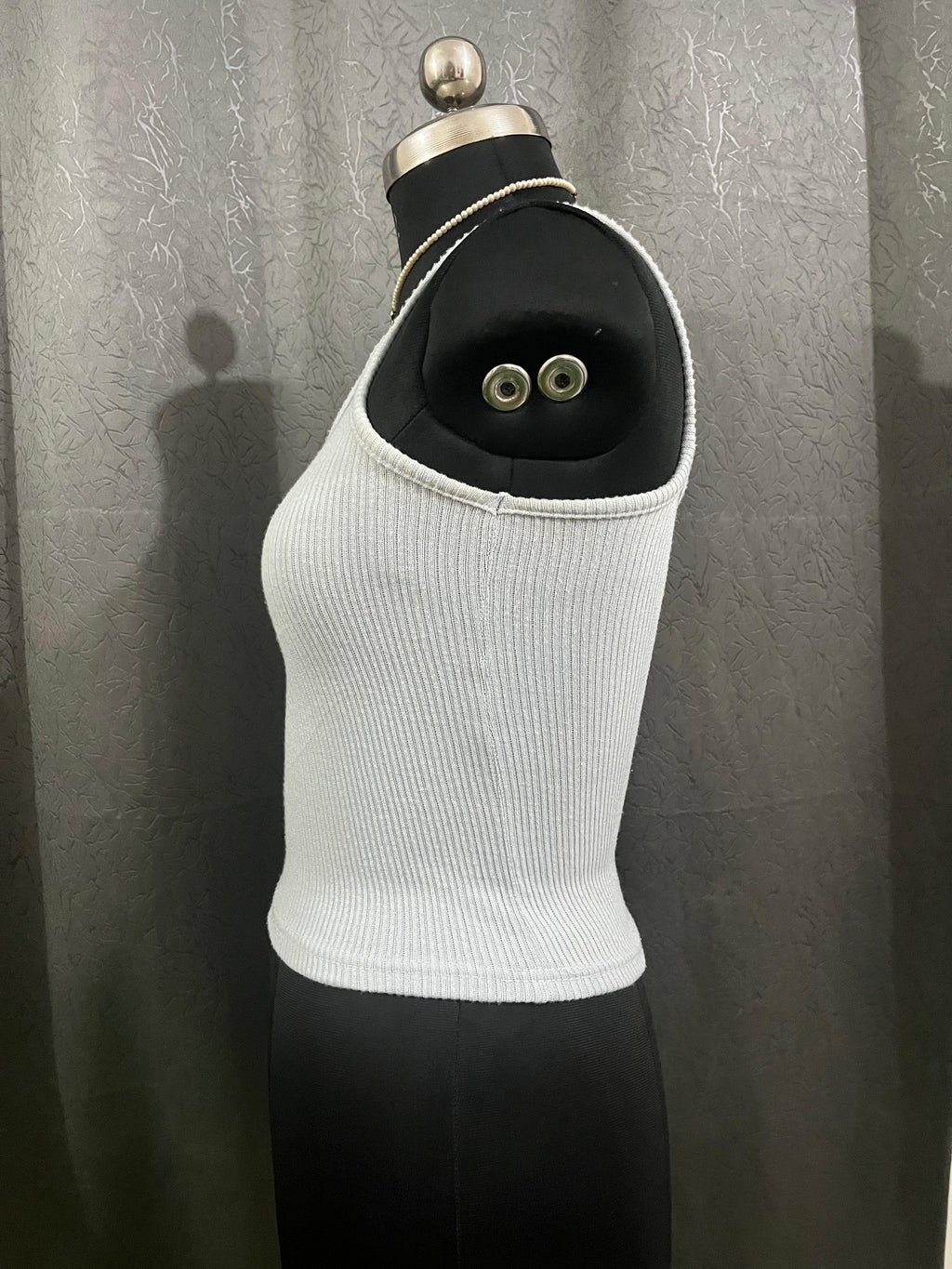 White Ribbed Knit Crop Tank – Size M