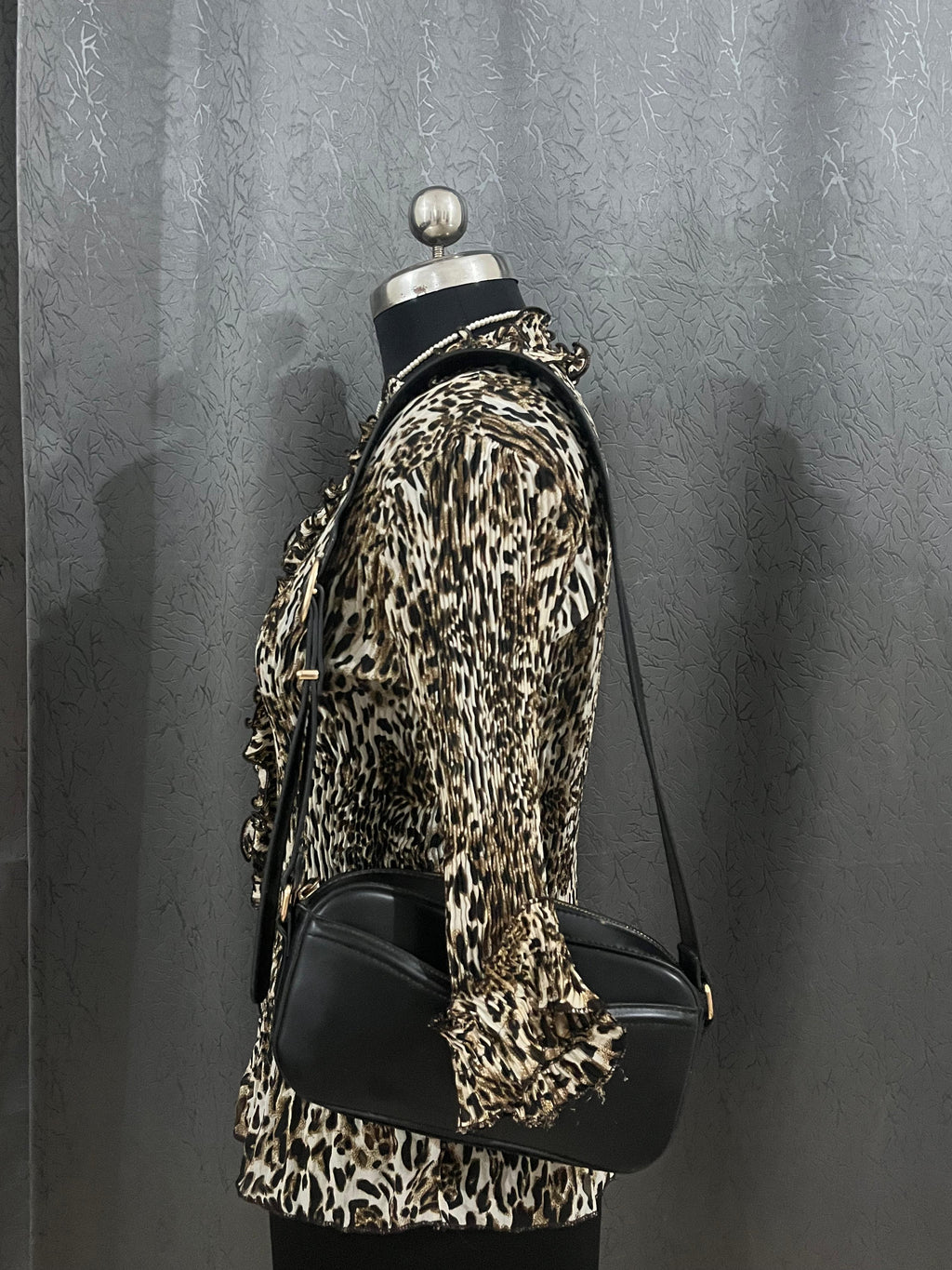Vintage Leopard Print Ruffle Blouse – Size M