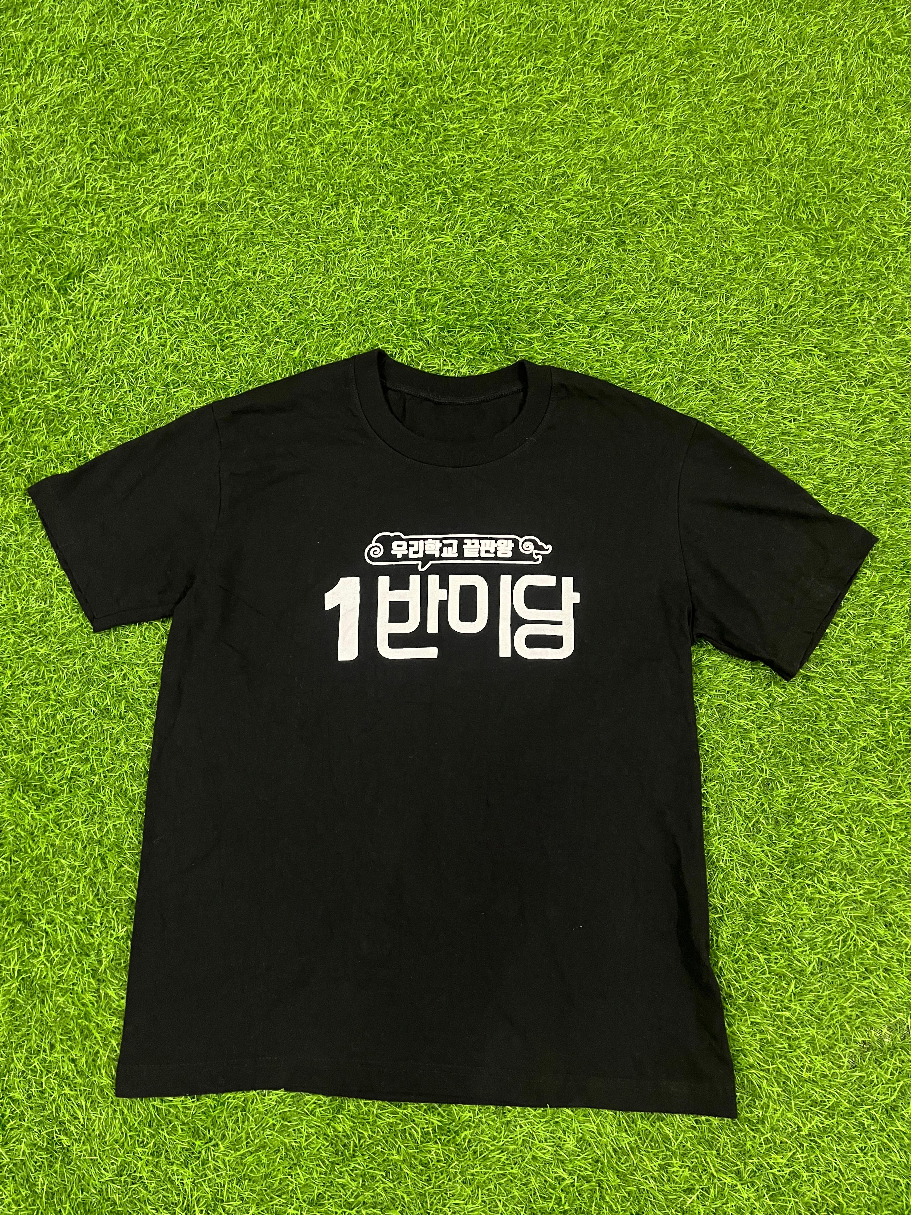 Vintage Korean Graphic Tee – Black (Size M)