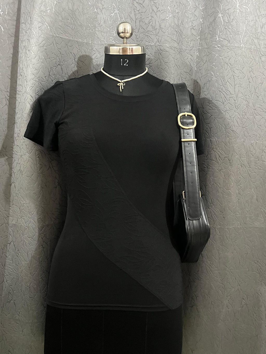 Classic Black Fitted T-Shirt (Size M)