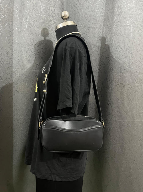 Black Oversized Graphic Tee – “Tout Arrive Pour Une Raison” (Size XL)